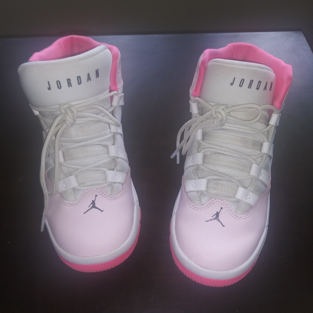 Jordan Max Aura size 1.5y pink/white